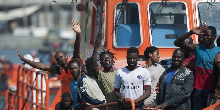 Plus de 300.000 migrants ont traversé la Méditerranée en 2016 - ảnh 1